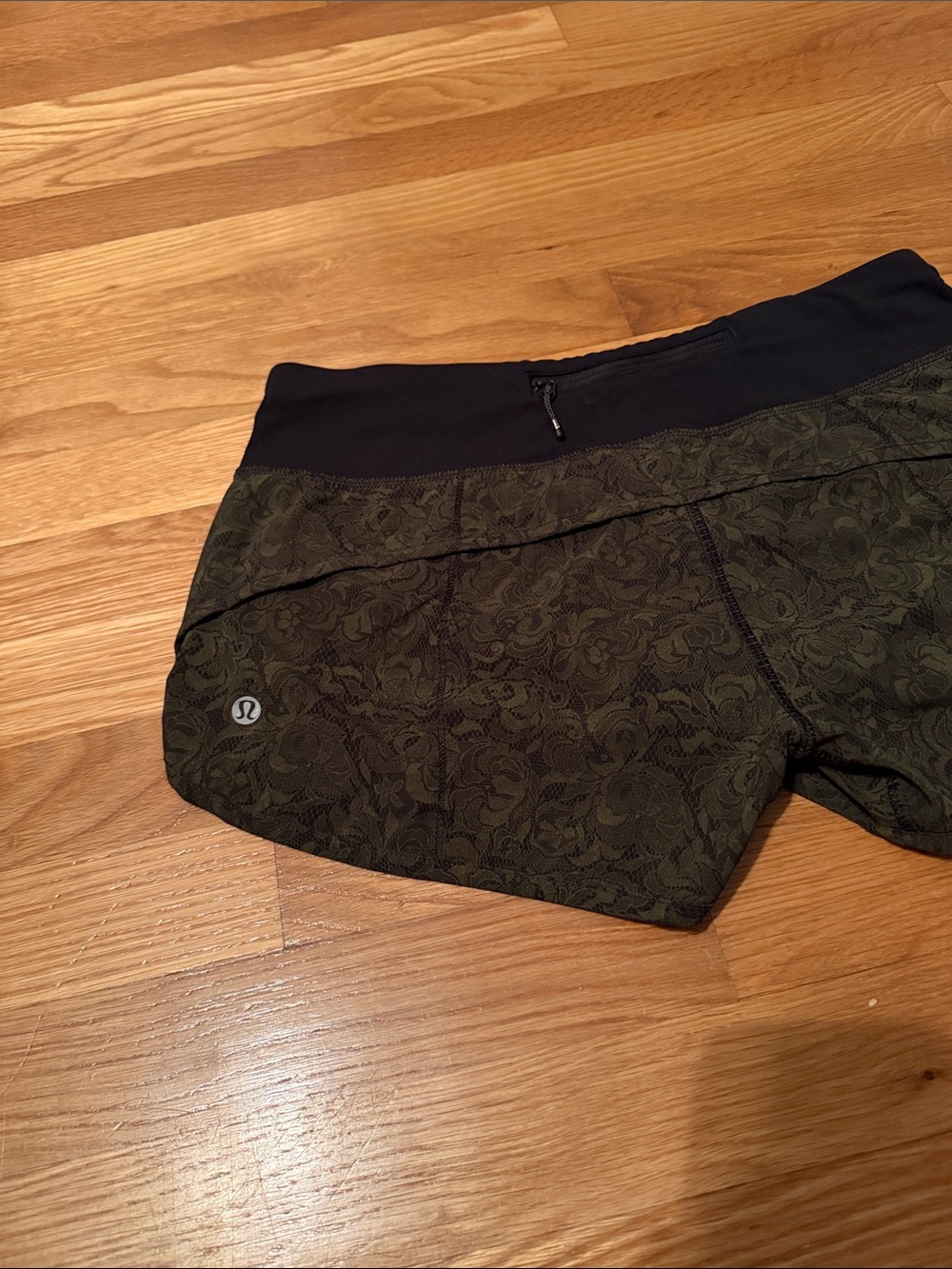 Lululemon Speed Short Run Mini Pencil Lace Brave Olive Black Floral Camo 6 - Picture 9 of 10